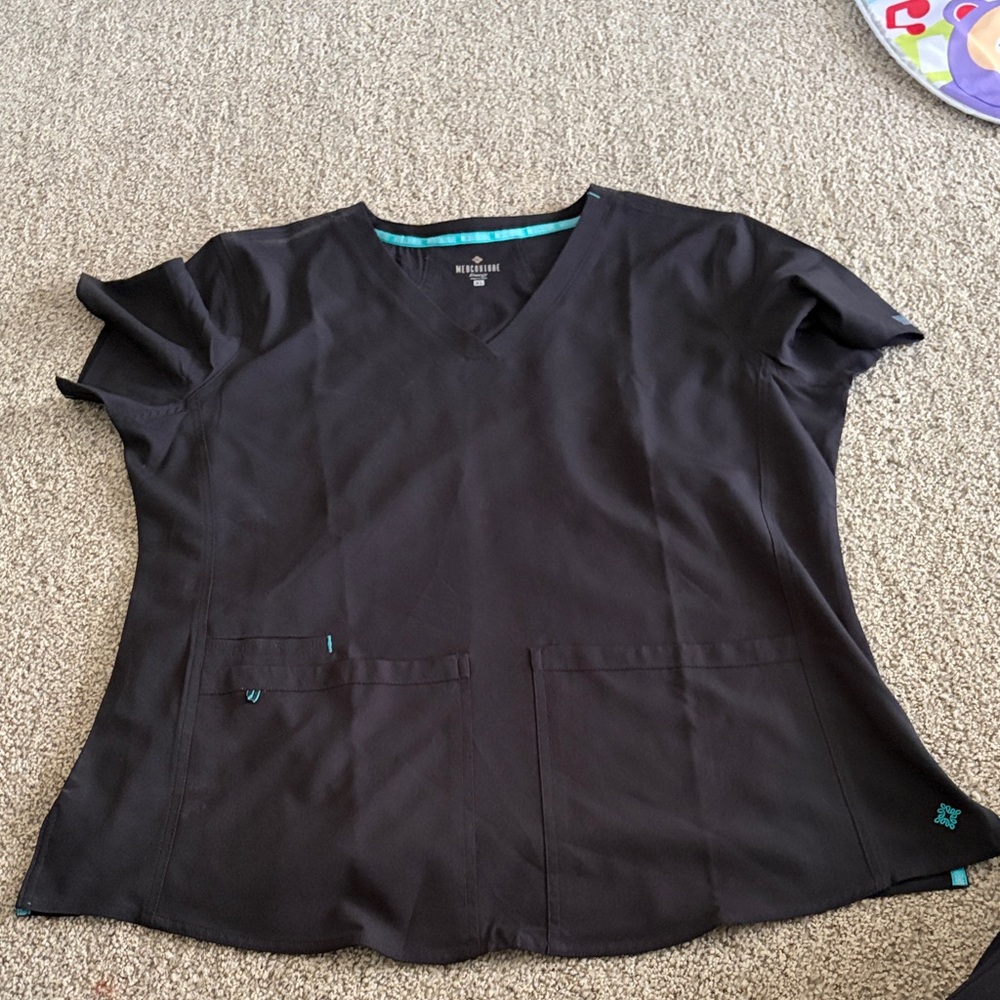 Med Couture Black V-Neck Short Sleeve Scrub Top with Teal Trim